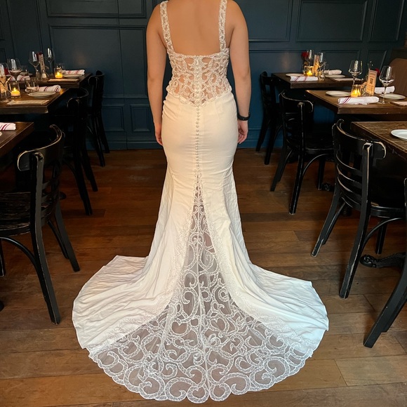 BEAUTIFUL WEDDING DRESS - Picture 11 of 16